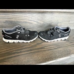 OnCloud size 6. Excellent condition.